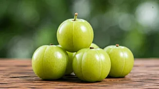 Amla: 5 Reasons to Eat This Indian Superfood