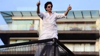 SRK fan dresses as delivery boy to enter Mannat