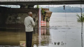 Delhi facing flood risk?Yamuna crosses danger mark