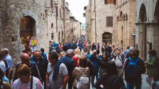 Italy to fine tourists for bad behaviour.