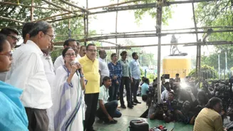 Mamata attacks BJP as Army dismantles TMC stage