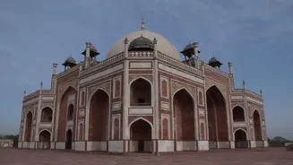 Roof Collapse Kills 5 Near Humayuns Tomb