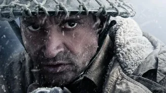 '120 Bahadur': Farhan's intense look wows fans
