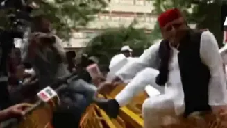 SIR row: MPs March; Akhilesh Jumps Over Barricade