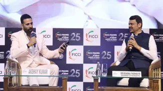 Akshay Asks Fadnavis: How Do You Eat Oranges?