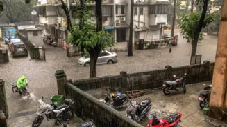 Heavy Rain Alert in B'luru:Airlines Issue Advisory