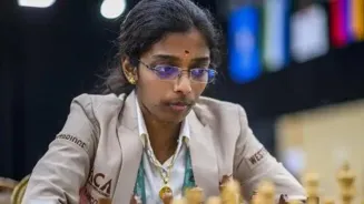 Vaishali defends her FIDE Grand Swiss title