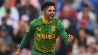 #PlayOfTheDay: Maharaj's 5-fer rattles Australia