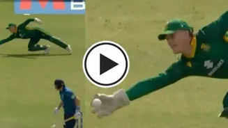 #PlayOfTheDay: Rickelton grabs stunner vs England