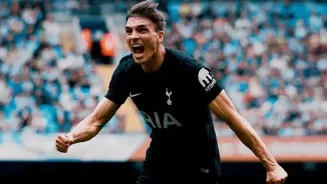 Premier League: Tottenham stun Man City 2-0
