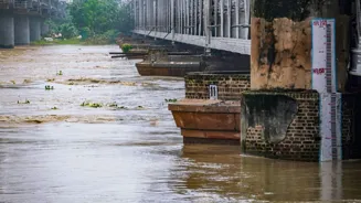 Old Delhi Bridge Closes Due to Rising Yamuna