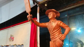 Wankhede honours Sunil Gavaskar with new statue