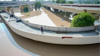 Yamuna Floods Delhi Areas Near Secretariat