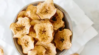 Crispy apple slices: A healthier alternative to pita chips
