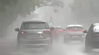 Heavy rain lashes Delhi, over 100 flights delayed