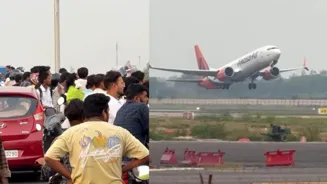 Lucknow Flyover Becomes Airplane-Spotting Hub