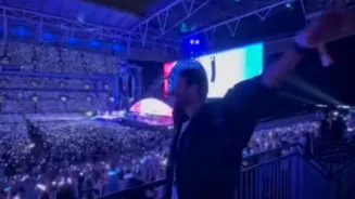 Kartik Aaryan Sees Coldplay At Wembley