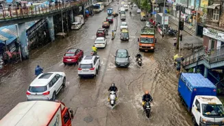 Mumbai Traffic Snarled as Rains Continue