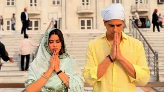 Sidharth And Janhvi Visit Delhi Gurdwara