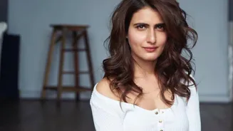 Fatima Sana Shaikh Smiles, Takes Selfies