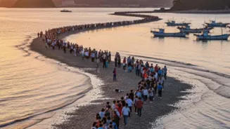 See South Korea's Hidden Sea Path Twice Yearly