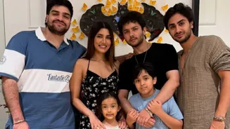 Salman Khan Poses With Six Others In Photo