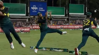#PlayOfTheDay: Maxwell’s outrageous grab stuns SA