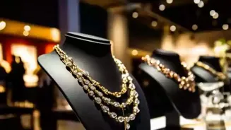 Delhi Couple Nabbed for Jewellery Theft Spree