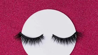 Smoky Eyes: A Seductive Glam Guide