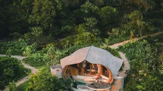 Eco Oasis Escapes: Explore Earth-Friendly Hotels!