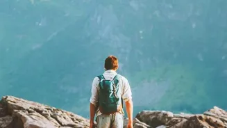 Avoid Tourist Traps With These 6 Travel Hacks