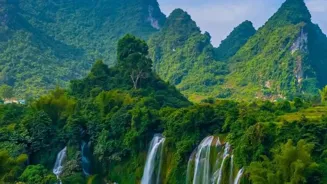 See Earth's 10 Most Amazing Natural Wonders.