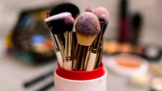 Flawless Faces: Use Makeup Brushes Right!