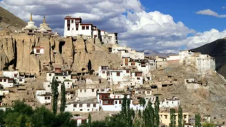 Ladakh L-G to Regulate Airfares, Boost Tourism