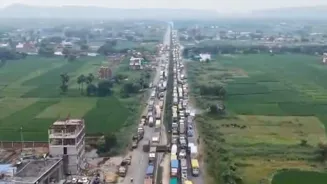 Traffic Jam Strands Thousands on Highway