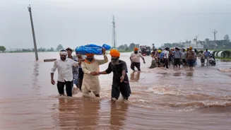 Stars Support Punjab Flood Relief Efforts