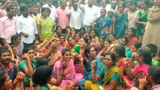 Telangana Farmers Protest Urea Shortage