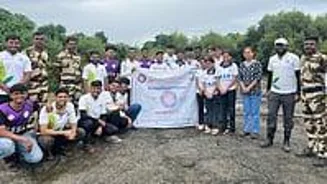 NSS Volunteers Clean Mangroves in Navi Mumbai