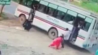 Passengers Jump From Burning Bus in Hoshiarpur