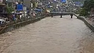 Mumbai Evacuates Families Due to Flood Risk
