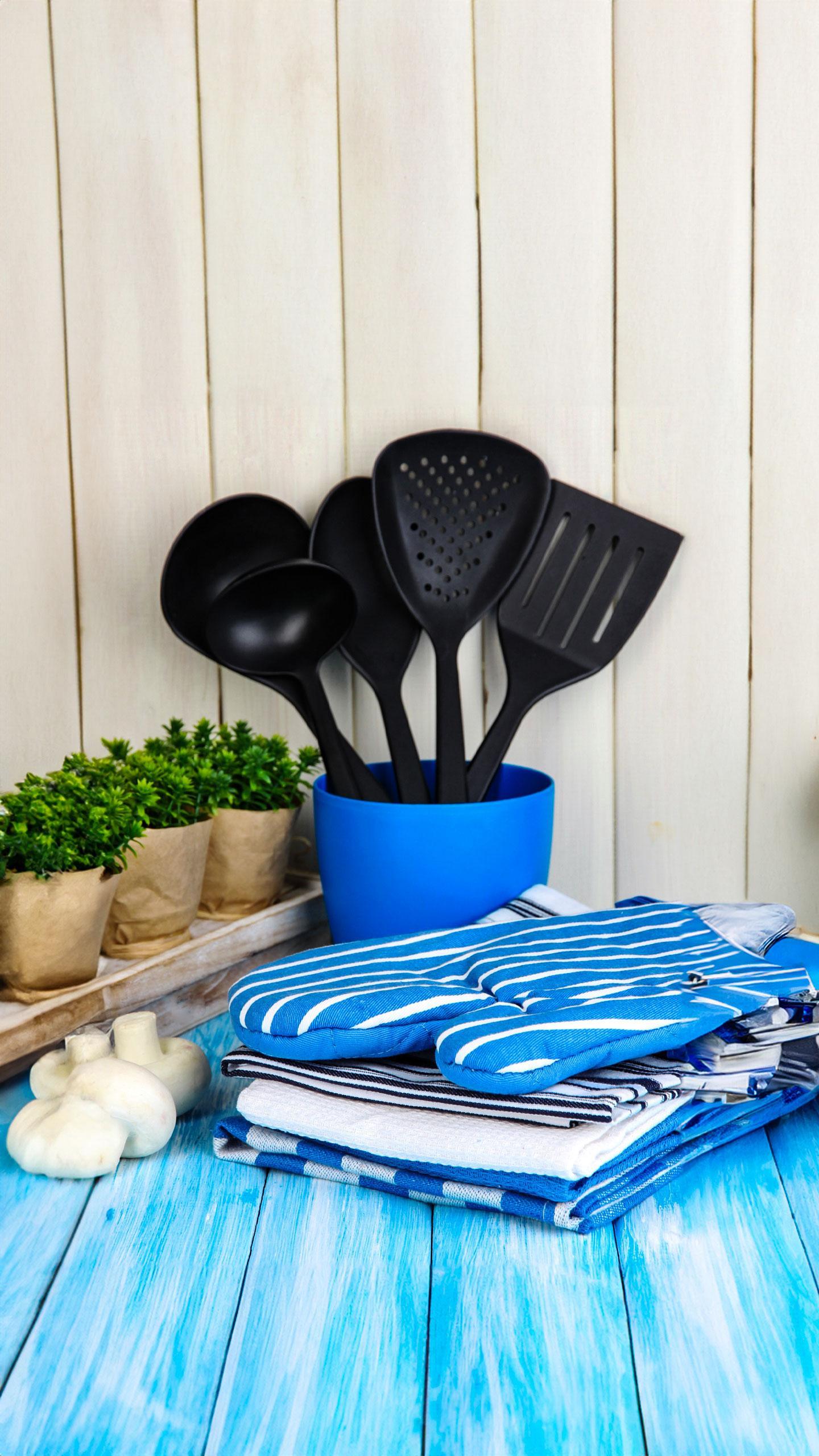 CNET Highlights Microplastics Risk from Kitchen Tools and Urges Replacement