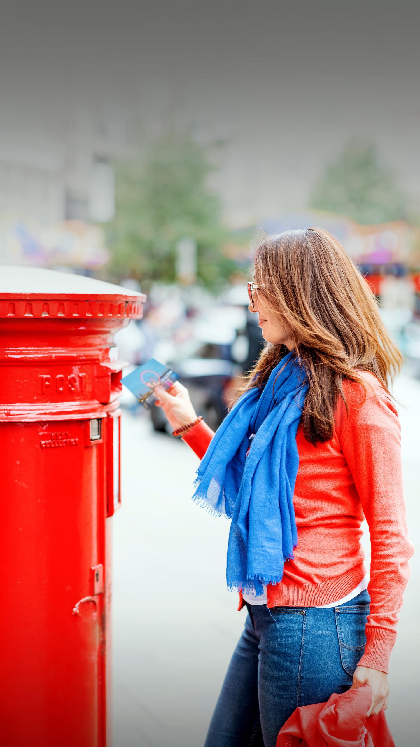 London's Phone-Snatching Awareness Campaign Criticized for 'Normalizing Theft'