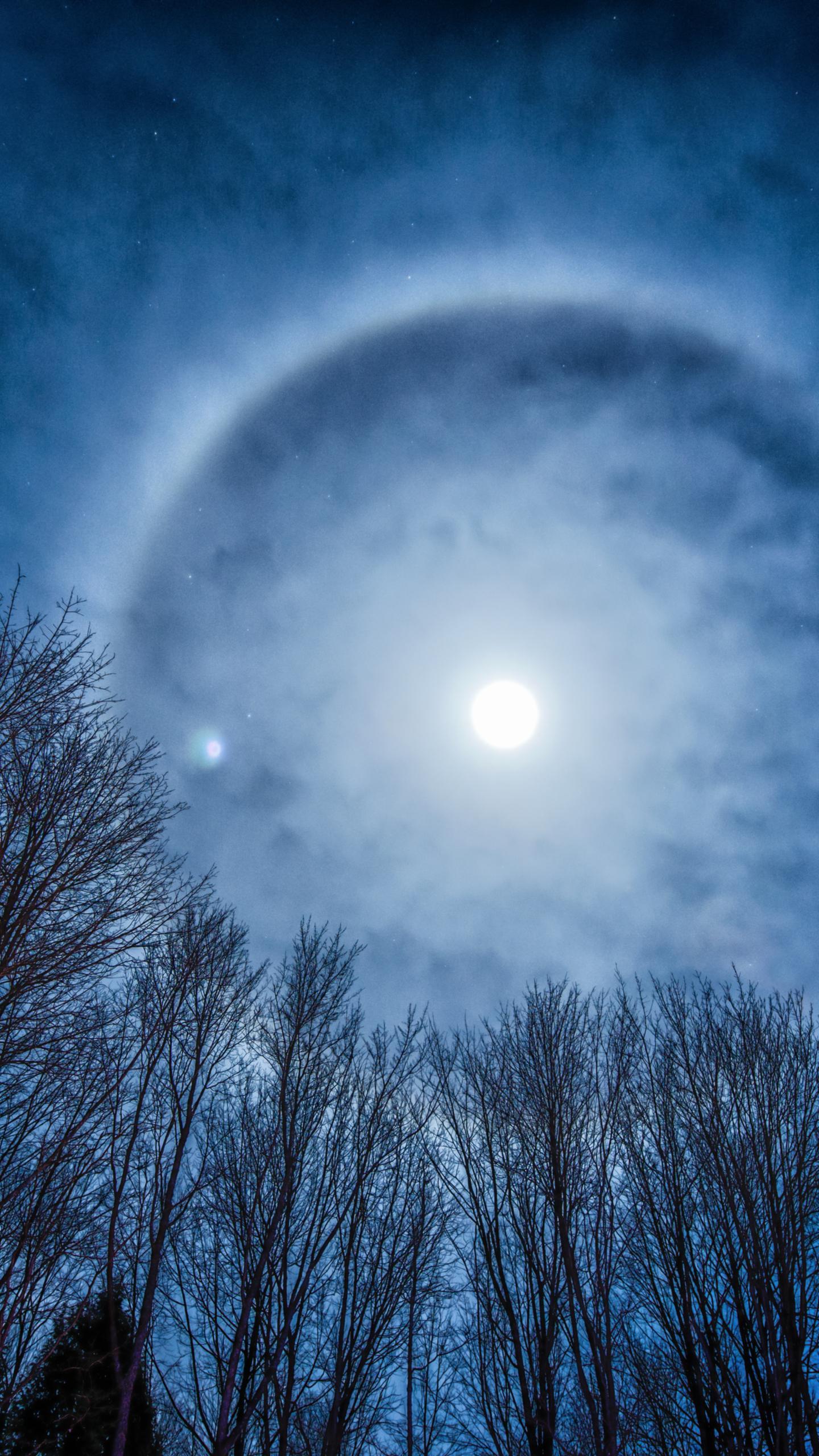 Lunar Halo Creates Spectacular Display Over St. Louis