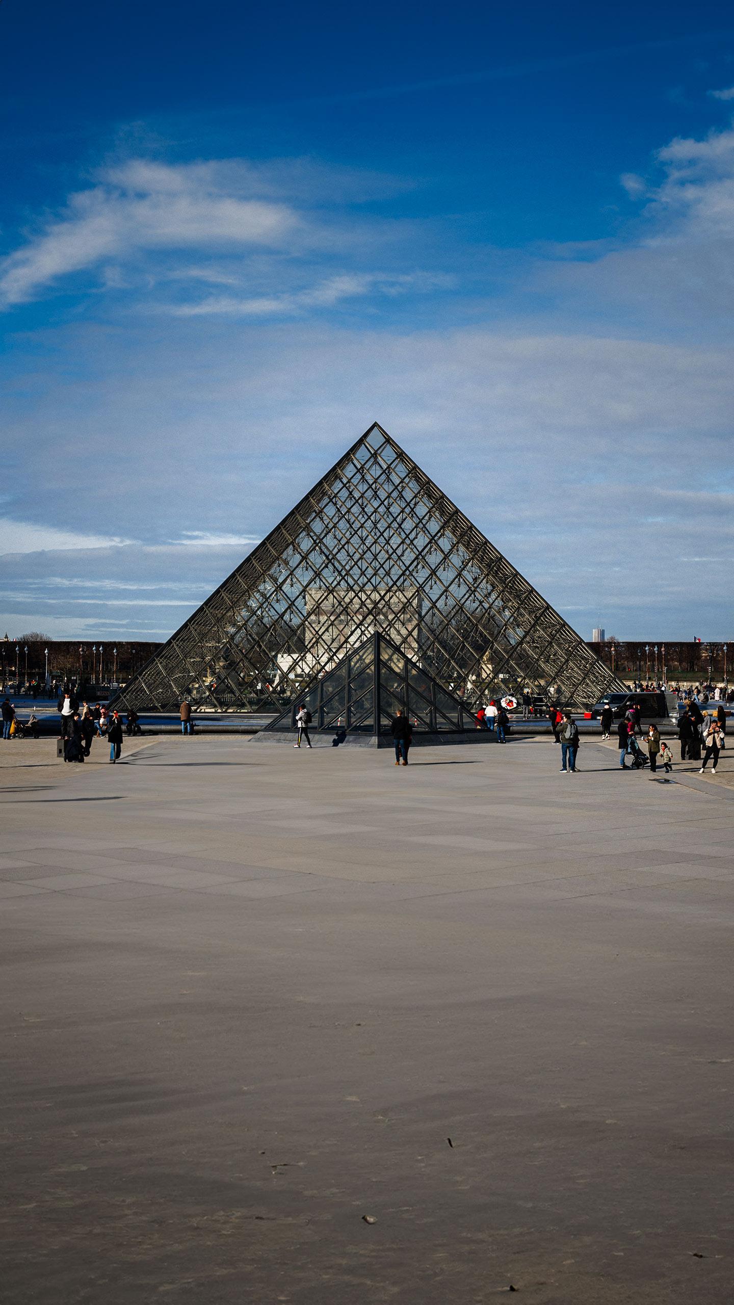 Louvre Security Modernization Urged Following Jewel Heist