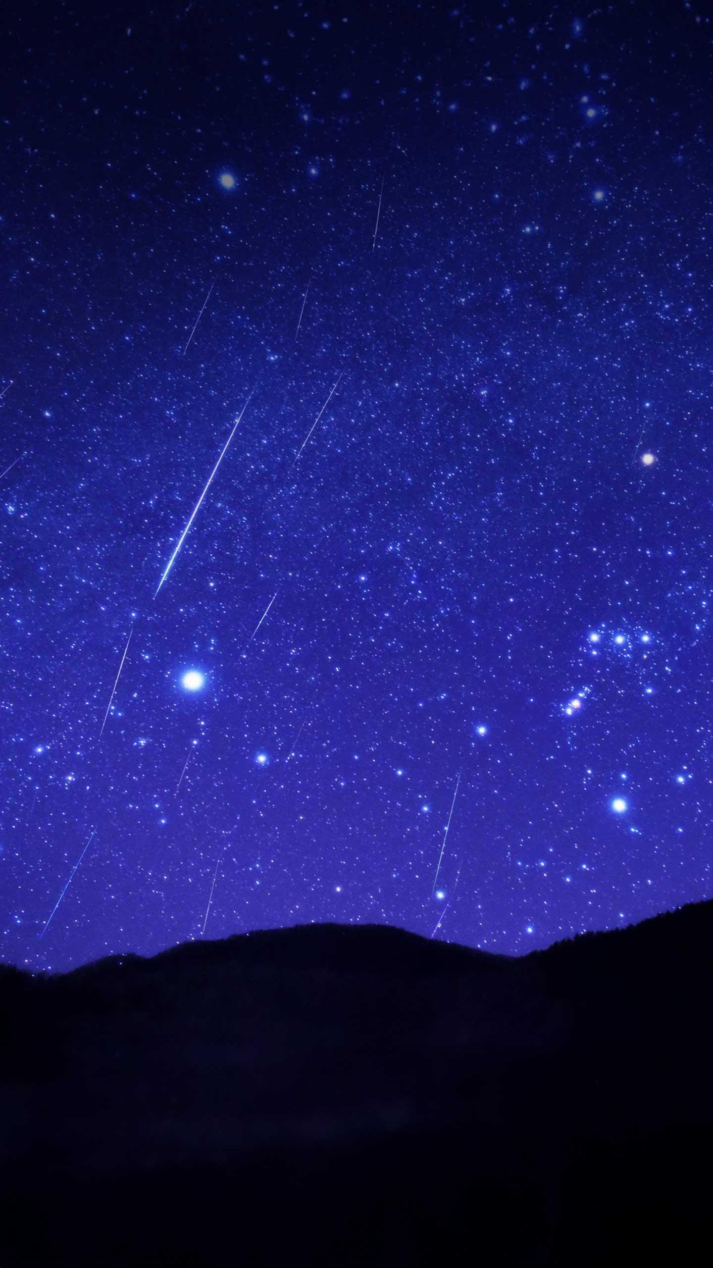 Comet Lemmon and Orionid Meteor Shower Offer Rare Celestial Display