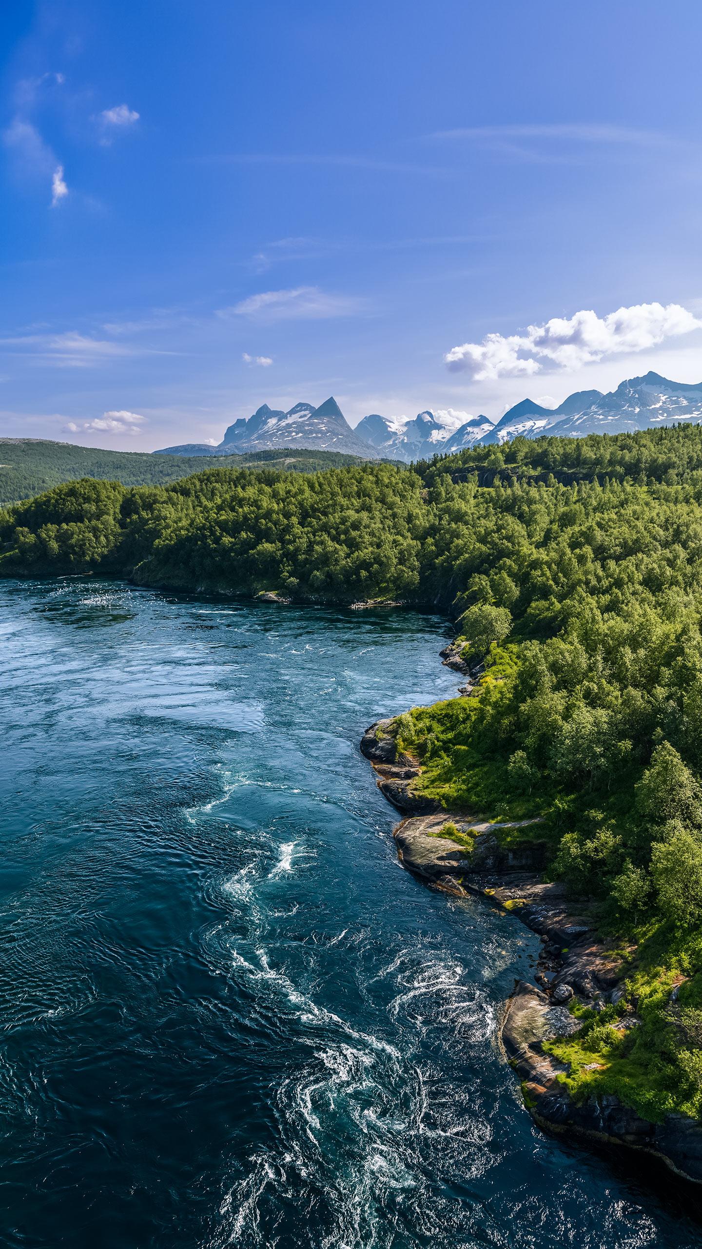 November Supermoon Illuminates the Sky, Impacting Tides and Offering Spectacular Views