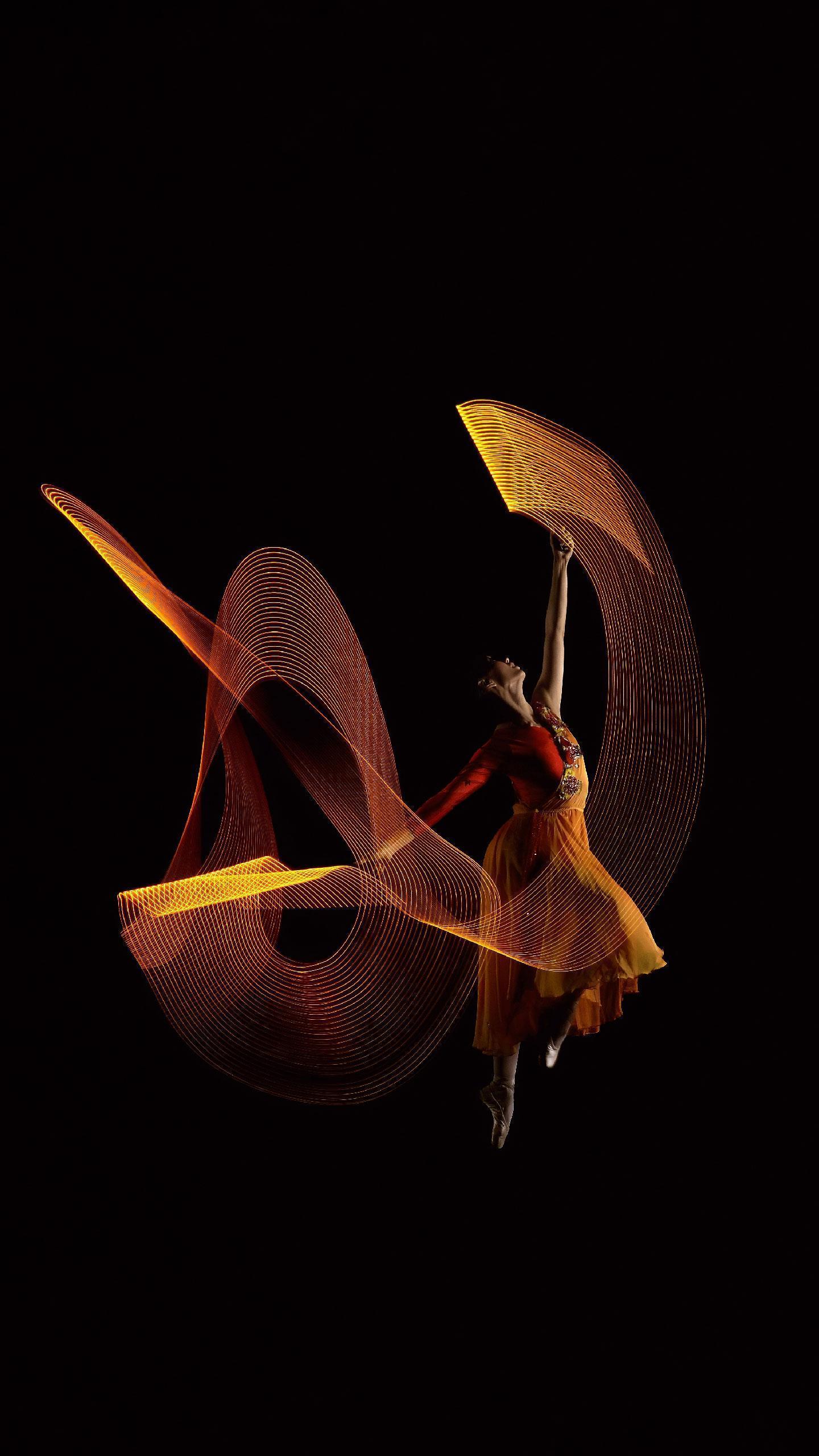 Donna Sternberg  Dancers Celebrate 40 Years with 'Thriving' Performance in LA