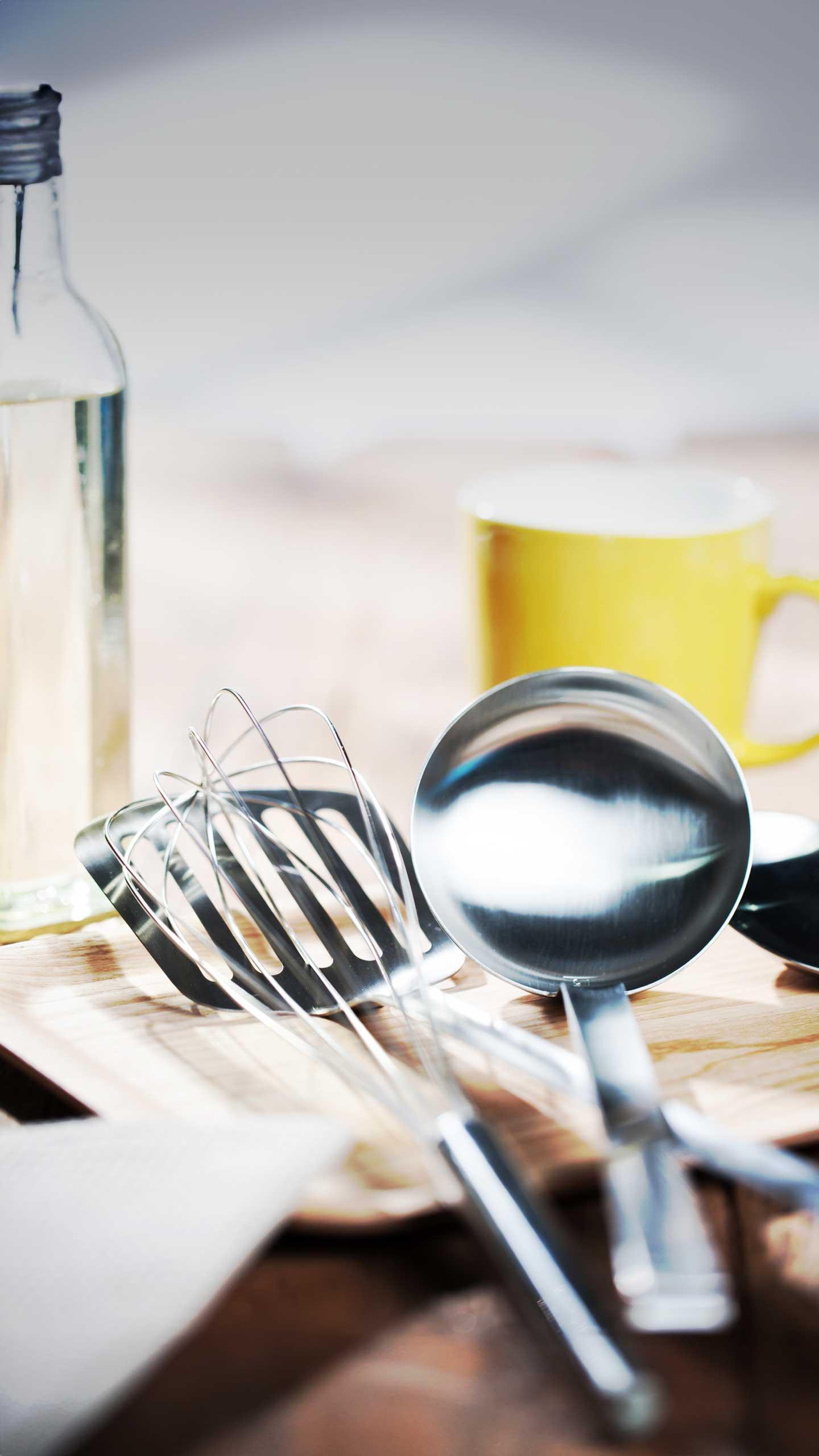 Kitchen Experts Warn Against Microplastics from Old Utensils, Urge Replacement