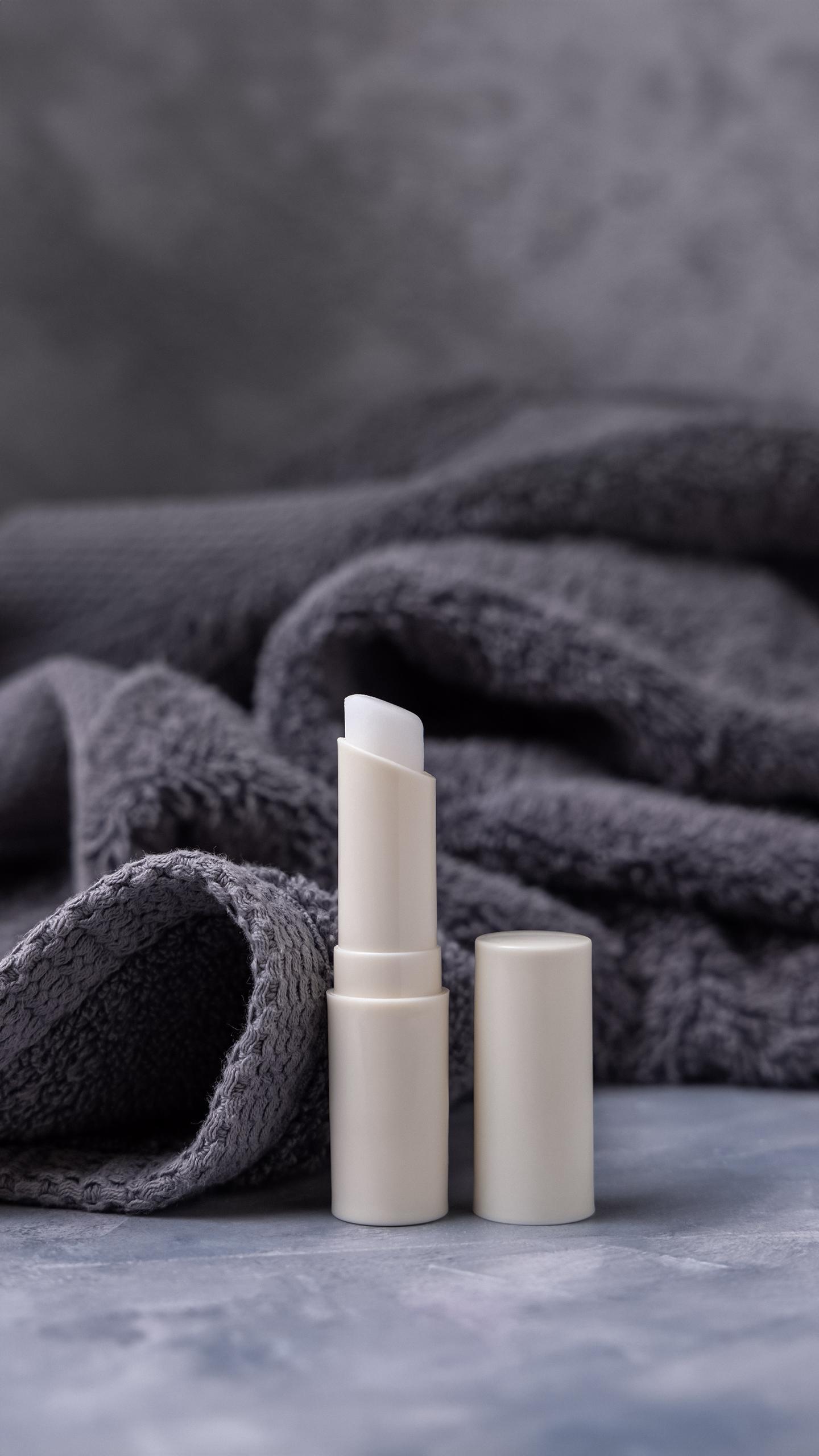 Aquaphor Lip Repair Praised by Reviewers for Effectiveness in Lip Care