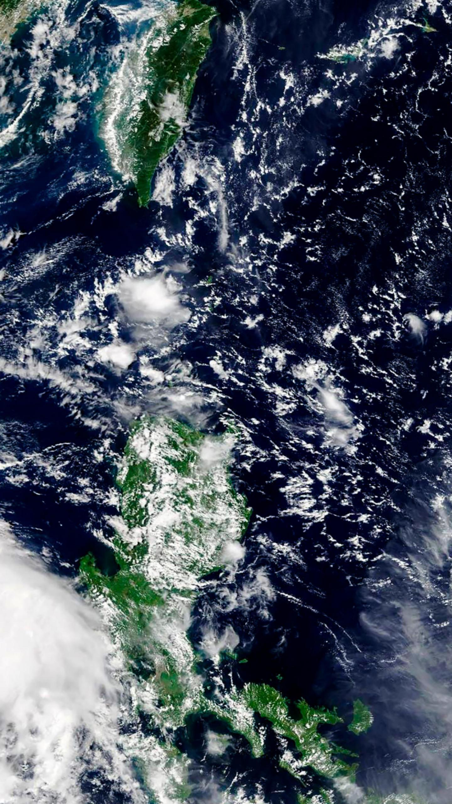 Typhoon Kalmaegi Devastates Philippines, Death Toll Rises as Storm Heads to Vietnam